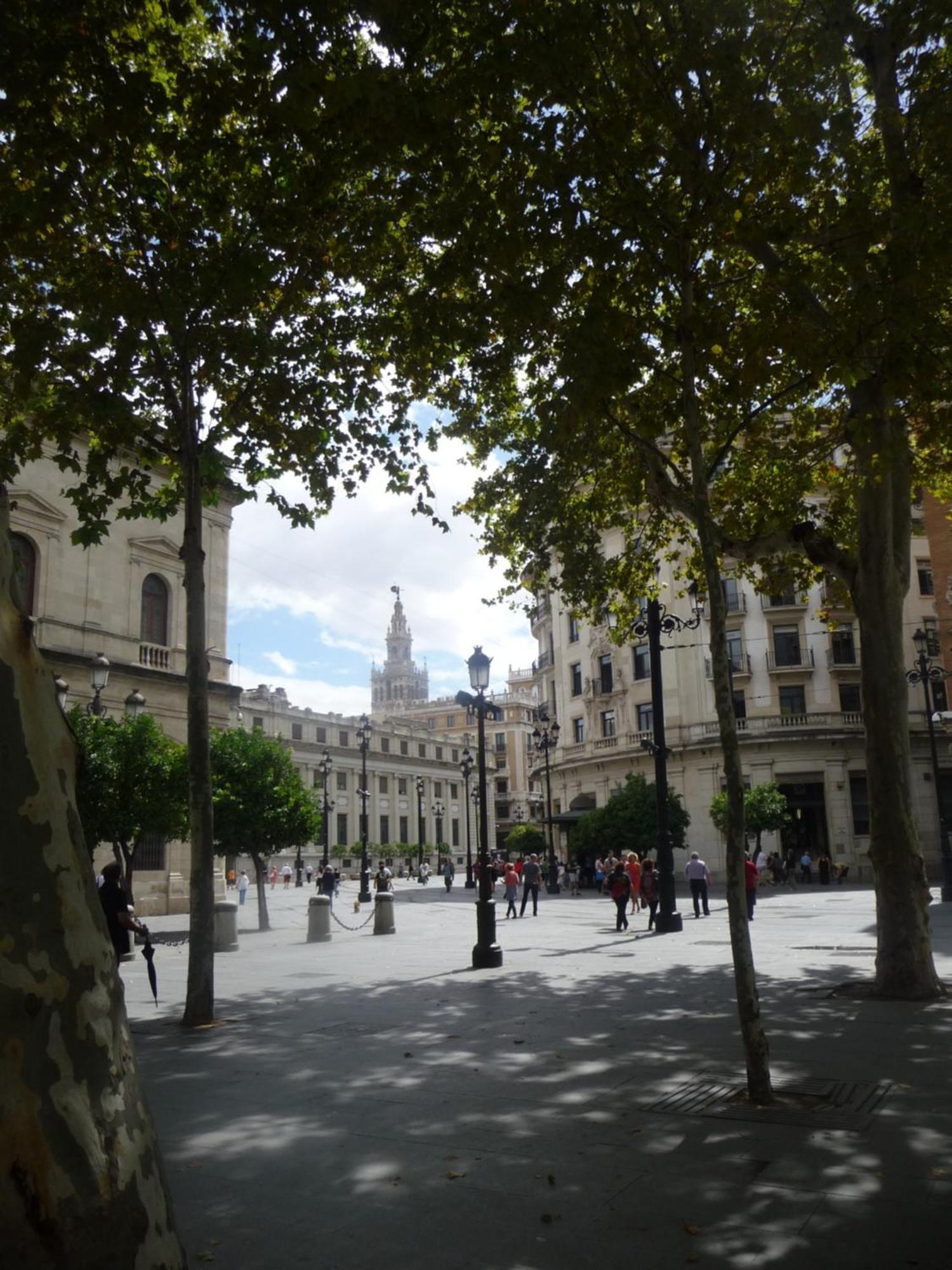 Amplio Apartamento Plaza Nueva Севилья Экстерьер фото