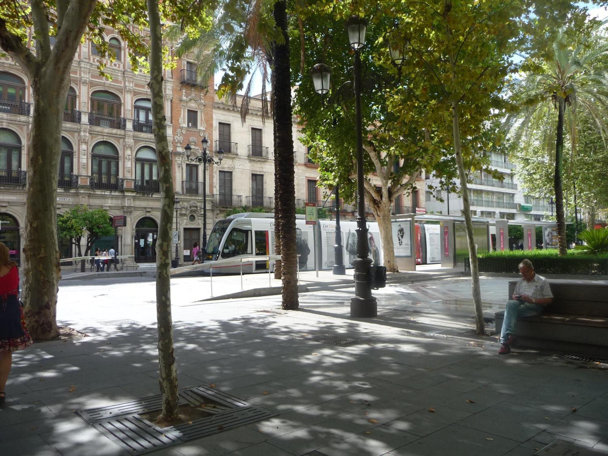 Amplio Apartamento Plaza Nueva Севилья Экстерьер фото